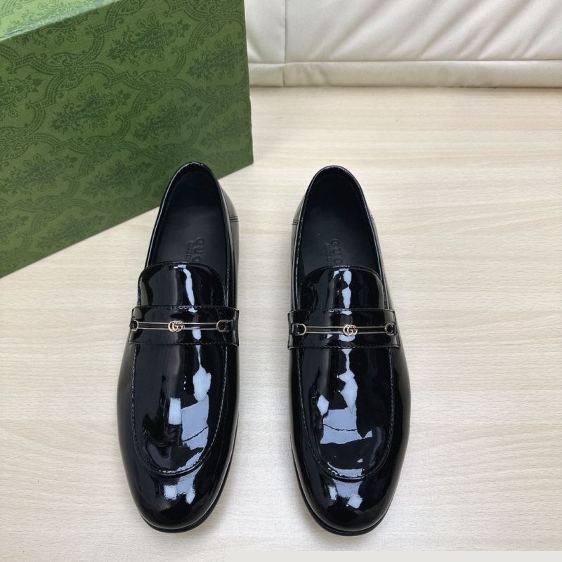 G*u*i leather shoes